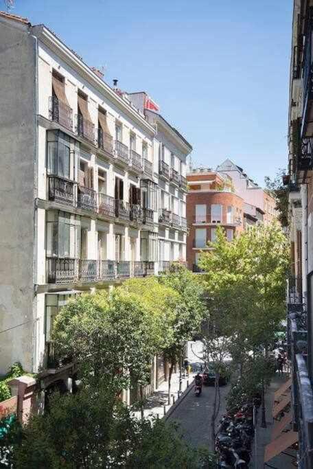 Un Fascinante Estudio En Madrid Centro Exteriér fotografie